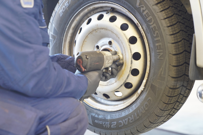 BAS Tyres employee removes tyre from a vehicle