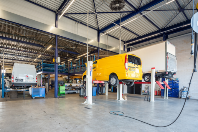 Light commercial vehicles in the workshop of BAS Tyres