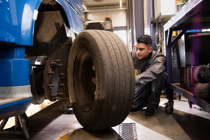 BAS Tyres Tilburg Truck tyre change